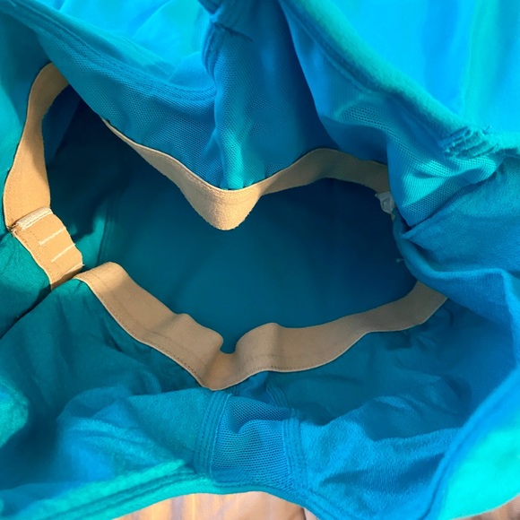 Lululemon workout top in bright turquoise - Picture 4 of 4